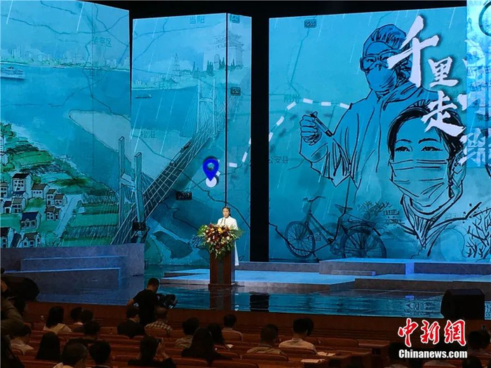 湖北省抗击新冠肺炎疫情先进事迹报告会现场 马芙蓉 摄