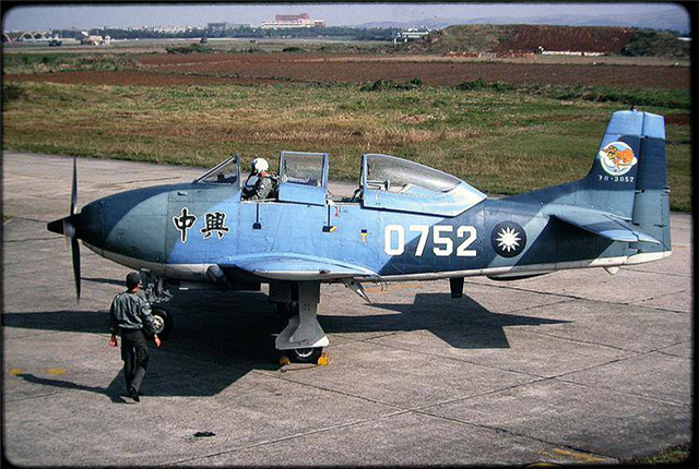 12中队的R-CH-1侦察机