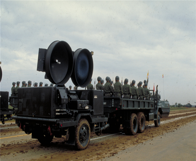霍克导弹的照射雷达，摄于1985年4月
