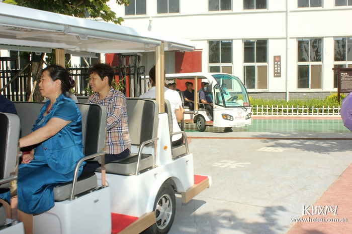 来参观的游客。 长城网记者 郑建卫 摄