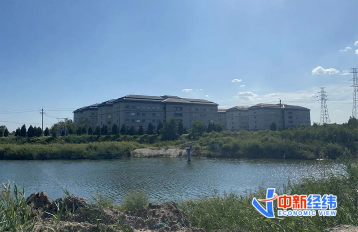 天津静安陵园依河而建。中新经纬 摄