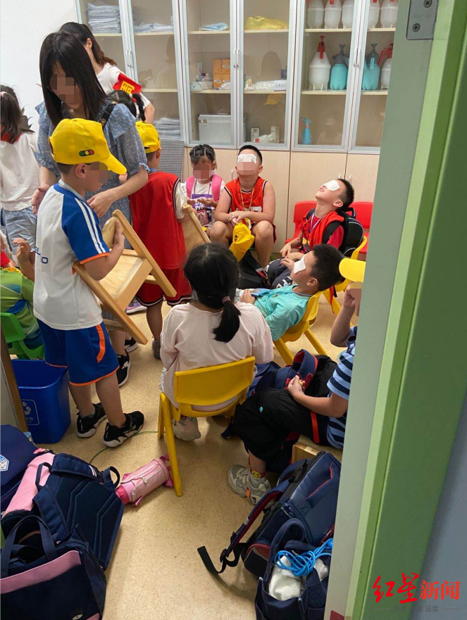 ▲多名学生眼部被灼伤。受访人供图