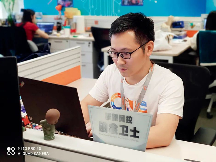 武纲是阿里安全自杀干预师团队中的一员。图/受访者提供