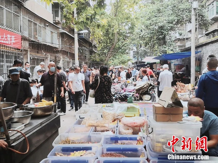 图为西仓集市。艾雨菡 摄