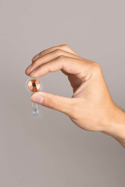 图3：Neuralink的植入式设备