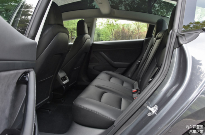 Model 3的后排空间
