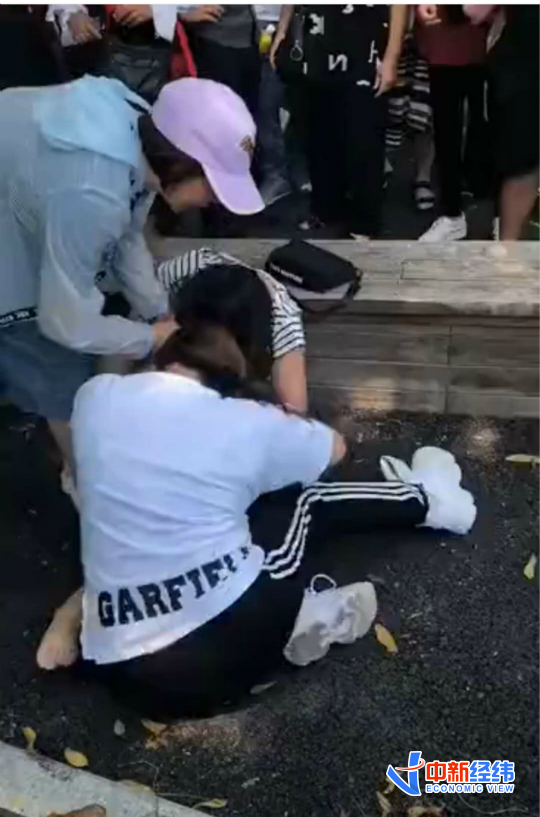 两名女子斗殴 来源：受访者提供