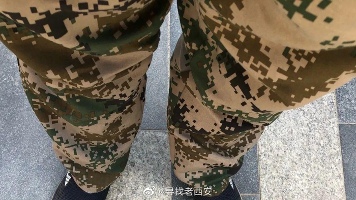 ↑网友“寻找老西安”当时穿的衣服。图据其微博