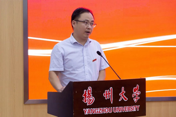 ▲韩杰教授发言