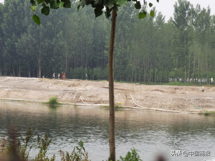 （图为，2020年6月的采砂现场。）