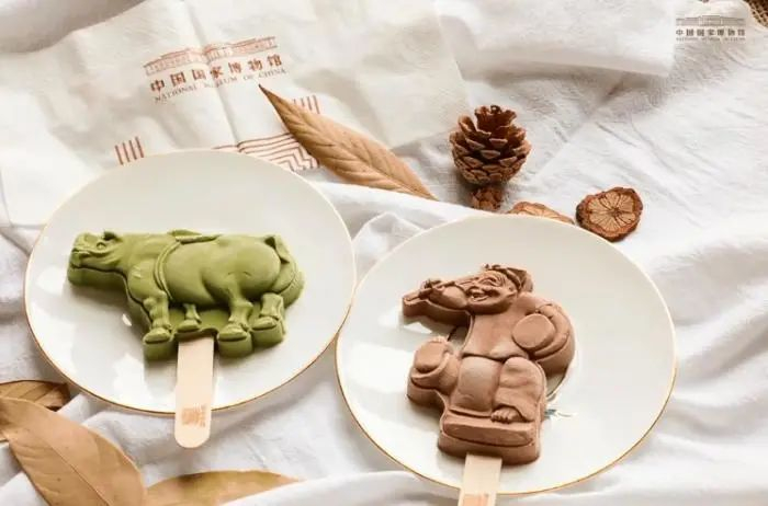 两款文物雪糕造型。图片来源：视频截图