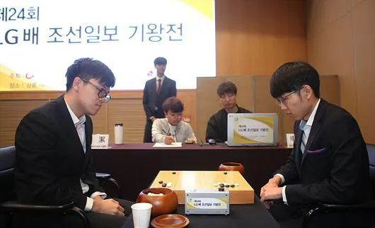 ▲半决赛申真谞完美逆袭2胜7败的苦手柯洁，再进世界大赛决赛