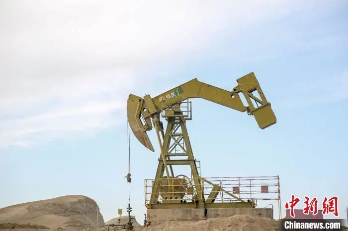 图为正在工作的机采井。祁增蓓 摄