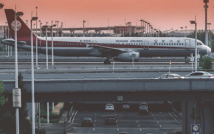 ▲ 湖北交通的水陆空。摄影/杨文杰