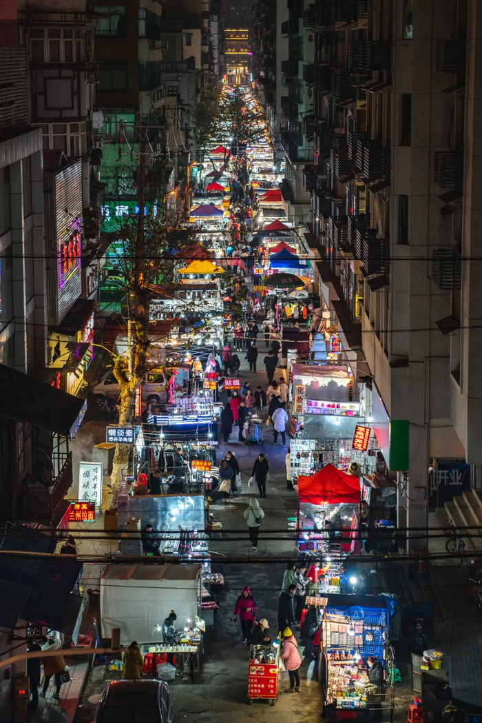 ▲ 武汉保成路夜市。图/视觉中国