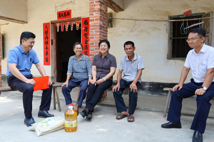 北海市委常委，市纪委书记、监委主任马南萍带队走访，了解群众操心事烦心事揪心事