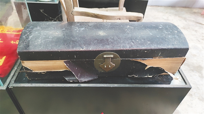 王文明参加中共琼崖第一次代表大会时带的行李箱。 海南日报记者 梁君穷 摄