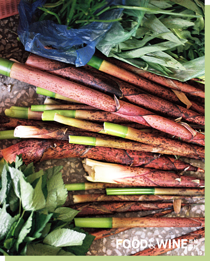 春笋不但细嫩清脆，样子也细细长长，格外漂亮。