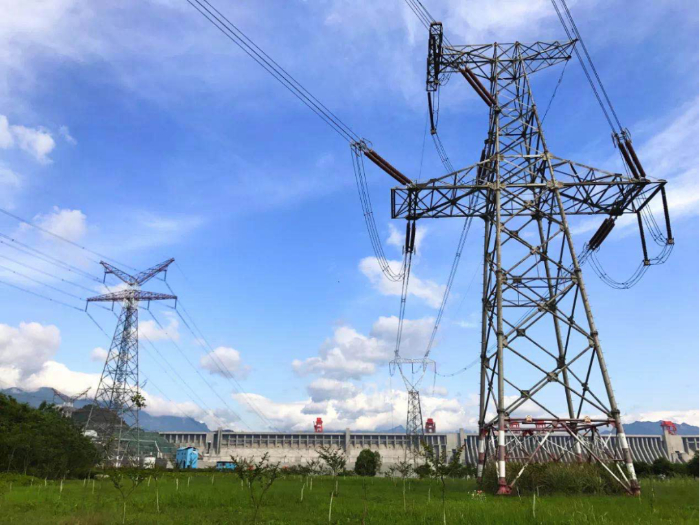 　　▲ 三峡电站清洁能源正源源不断安全输出。摄影：于强