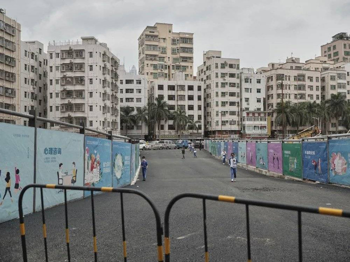 ⚪️在建的工地处于上沙村与下沙村交界的腹地，未来也将有高楼拔地而起。