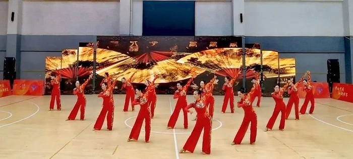 ▲我校教师代表队在比赛中