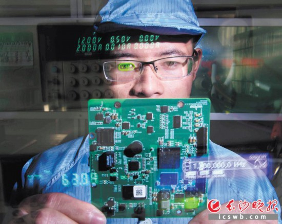 在麓谷，有无数科技展示，突破国外技术封锁，抢占技术高地。 唐俊 摄