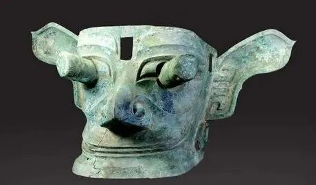 铜纵目面具 图源：三星堆博物馆