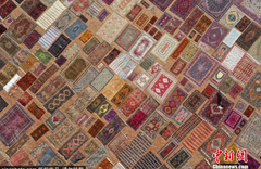 航拍土耳其手工地毯晾晒场 五彩斑斓美不胜收