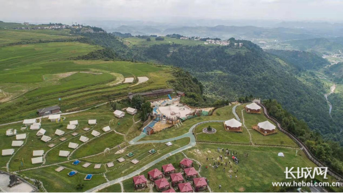 俯瞰露营基地。