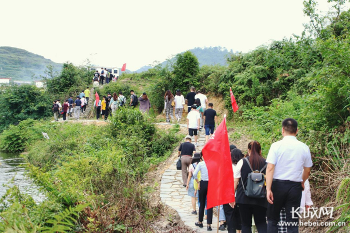 游览红军步道。