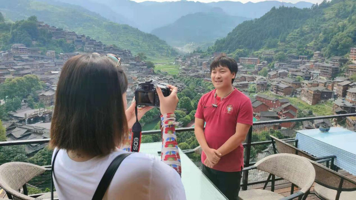 安徽中安在线记者汪柯接受多彩贵州网采访