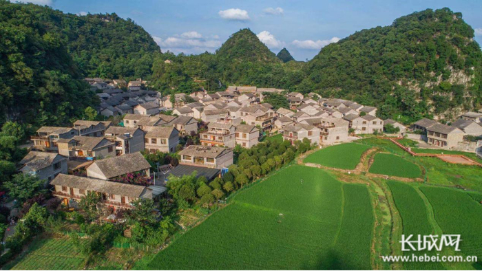 青山环绕的高荡村