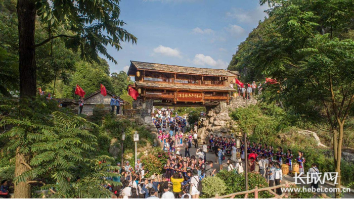 高荡村热闹景象
