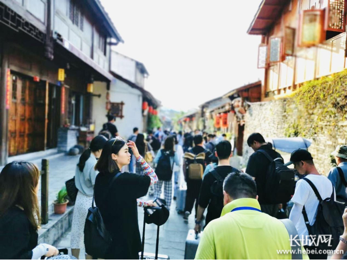 媒体记者走进安顺旧州古镇