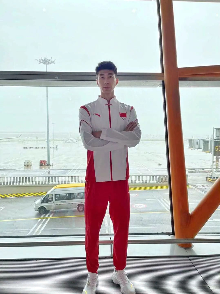 出发前往东京前的赵帅