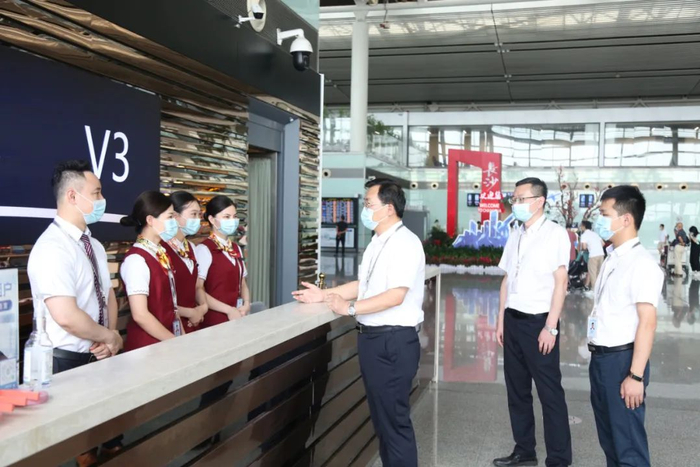 图为湖南省机场管理集团纪检监察干部到湖南空港实业股份公司乐翔分公司开展暑运期间常态监督检查工作。陈佳欣 摄