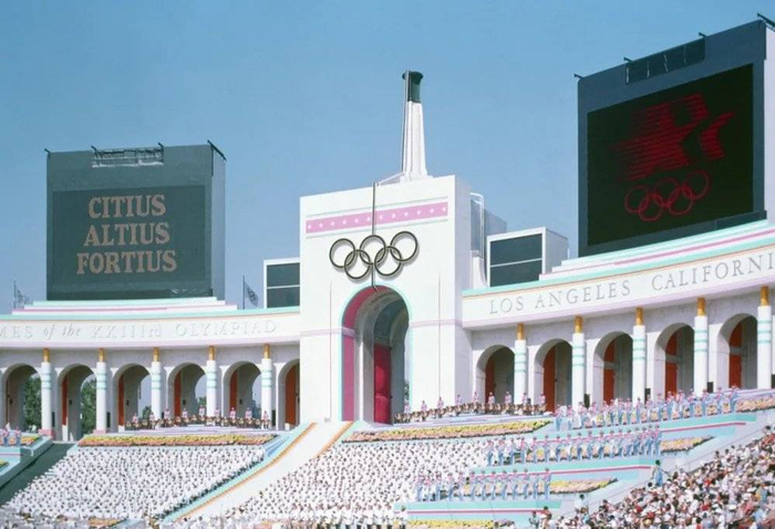 洛杉矶纪念体育场，是1932年和1984年两届奥运会的主会场，也将是2028年洛杉矶奥运会的主会场。图片来源：视觉中国