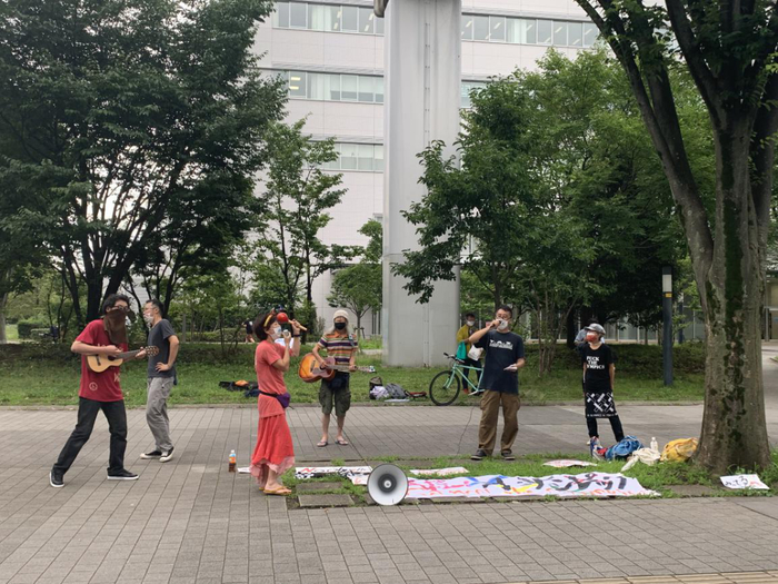 （2021年7月12日，东京立川花园舞台场馆外反对东京举办奥运的人士 受访者供图）