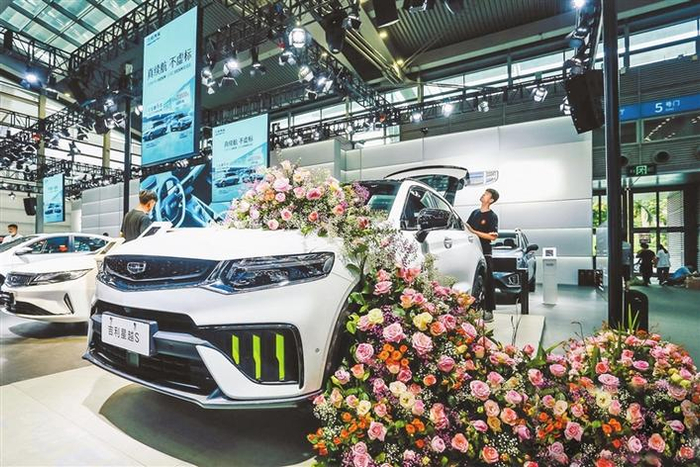各大汽车厂商纷纷在2021粤港澳大湾区车展发布新车。