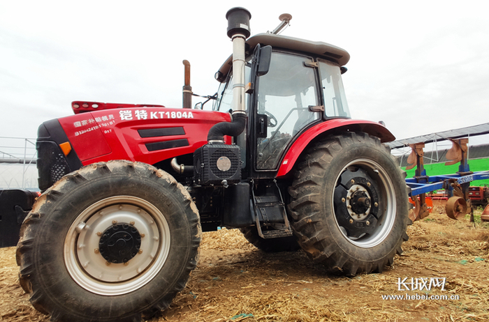 　俊山农机专业服务合作社的智慧深翻机。长城网记者 董达 摄