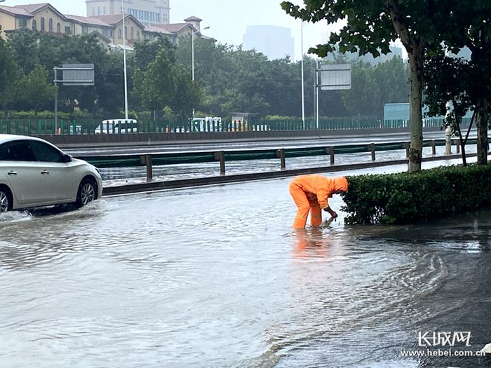 石家庄降雨造成积水。