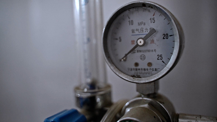 尘肺病友家的吸氧设备。