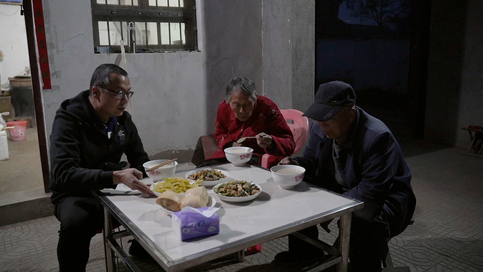 张海超与父母。