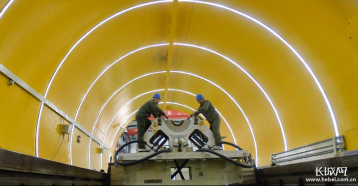 位于迁安市高新技术产业开发区的唐山科源激光再制造有限责任公司，员工忙生产。 陈儒 摄