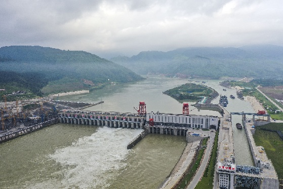 建设中的广西大藤峡水利枢纽工程。记者　曹祎铭　摄