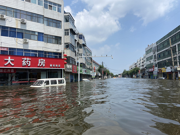 水位上涨，淹没了卫辉大片城市街区。本文图均为澎湃新闻记者赵思维图
