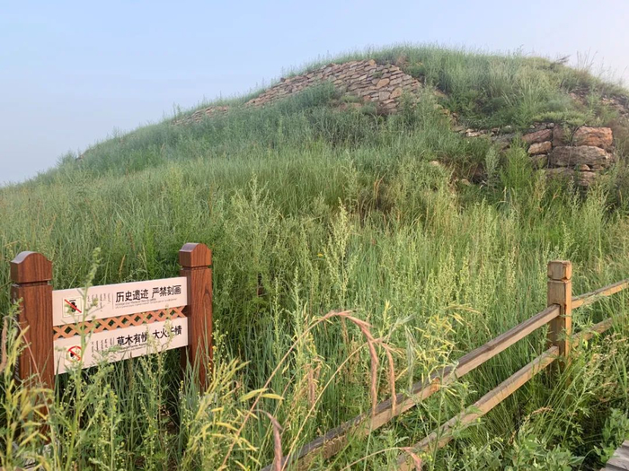 指示牌、防护栏随处可见。奥蓝 摄