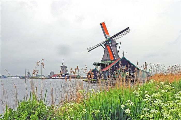  荷兰有随处可见的大风车排水系统。 视觉中国供图