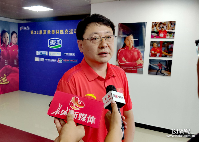 杨皓然的教练，前奥运冠军蔡亚林接受记者采访。记者 白璐 摄