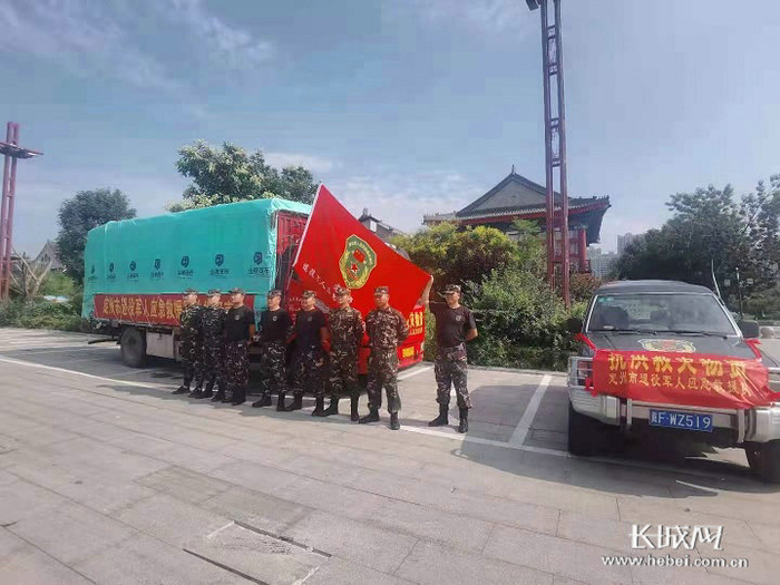 王磊带领救援队前往河南救灾。图片由王磊本人提供